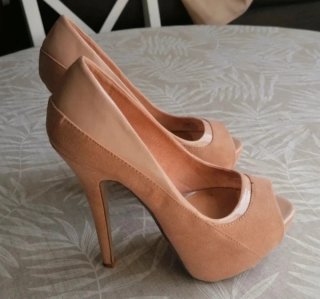 Tacones Bershka rosas peep toe