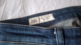 Pantalón vaquero Zara T.40 desgastado