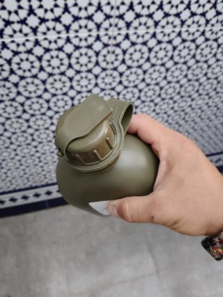 Cantimplora militar americana con succion