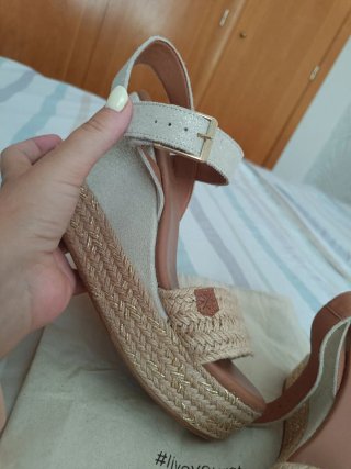 Sandalias cuña Popa beige y chanclas cuña Popa