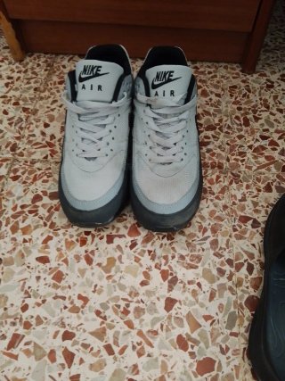 Zapatillas Air Max Grises y Blancas