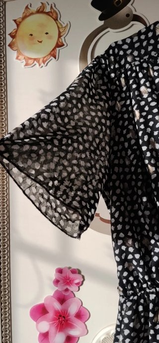 Vestido negro con estampado plateado