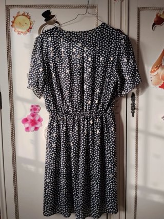 Vestido negro con estampado plateado