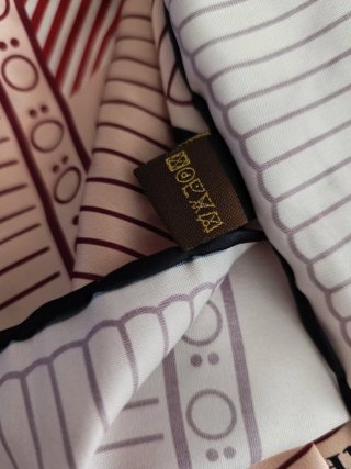 Pañuelo Burberry Rosa y Rojo
