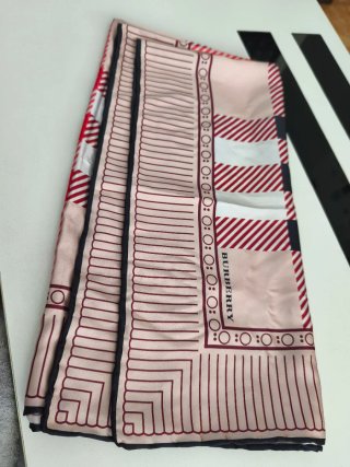 Pañuelo Burberry Rosa y Rojo