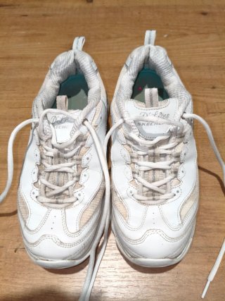 Skechers blancas talla 39