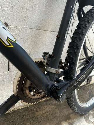 Bicicleta de Montaña Azul y Negra