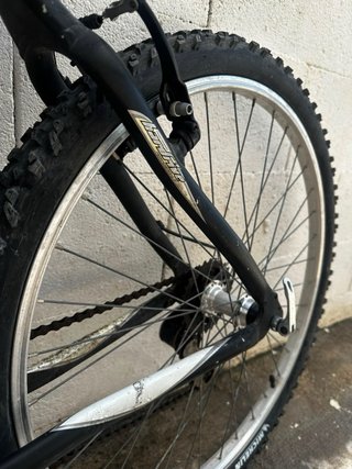 Bicicleta de Montaña Azul y Negra