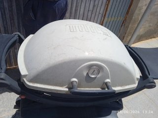 Barbacoa Weber Negra y Blanca