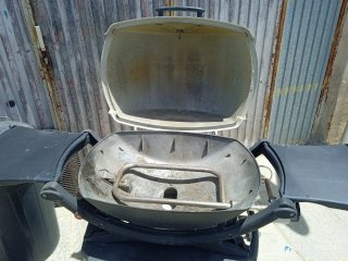 Barbacoa Weber Negra y Blanca