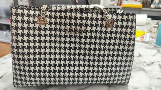 Bolso Guess Blanco y Negro. Perfecto estado