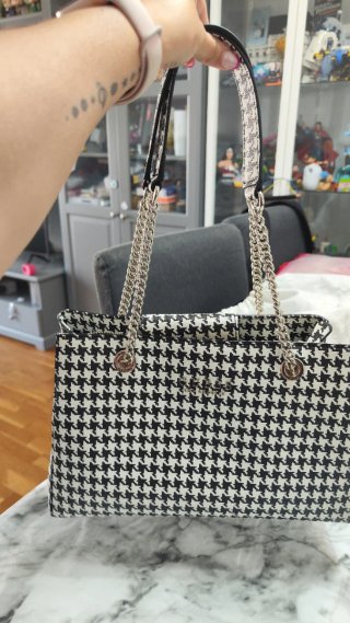 Bolso Guess Blanco y Negro. Perfecto estado