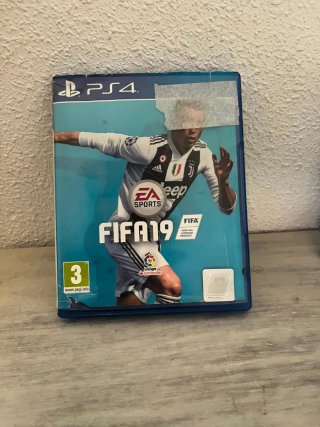 Pacchetto Giochi PS4: FIFA 17, FIFA 19 e Gran Turismo