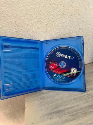 Pacchetto Giochi PS4: FIFA 17, FIFA 19 e Gran Turismo