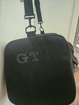 Bolsa de Viaje VW GTI Negra y Roja