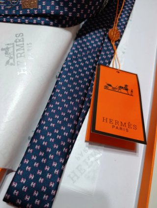Corbata Hermès azul y rosa
