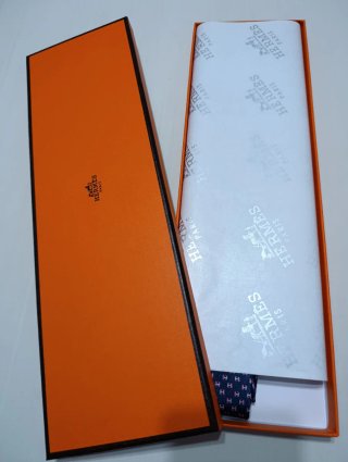 Corbata Hermès azul y rosa