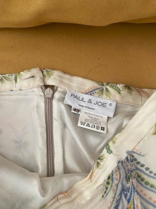 Faldas de piel  una negra,casisas ,bluza ferrari