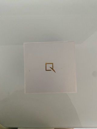 Reloj de pulsera, marca de distribución local.