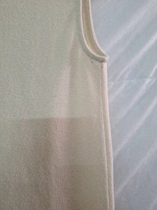Chaleco beige cuello alto sin mangas