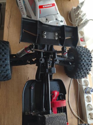 Chasis corally Kronos 6S monster.