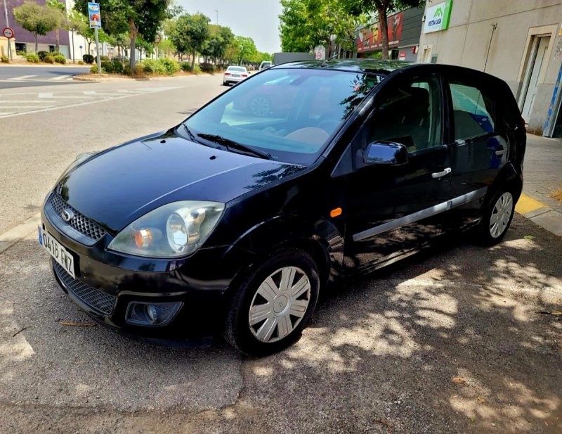 Ford Fiesta 2 dueños 1.3 gasolina - foto 1