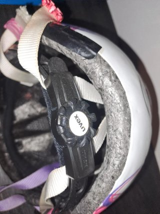 Casco bicicleta niña infantil fresas
