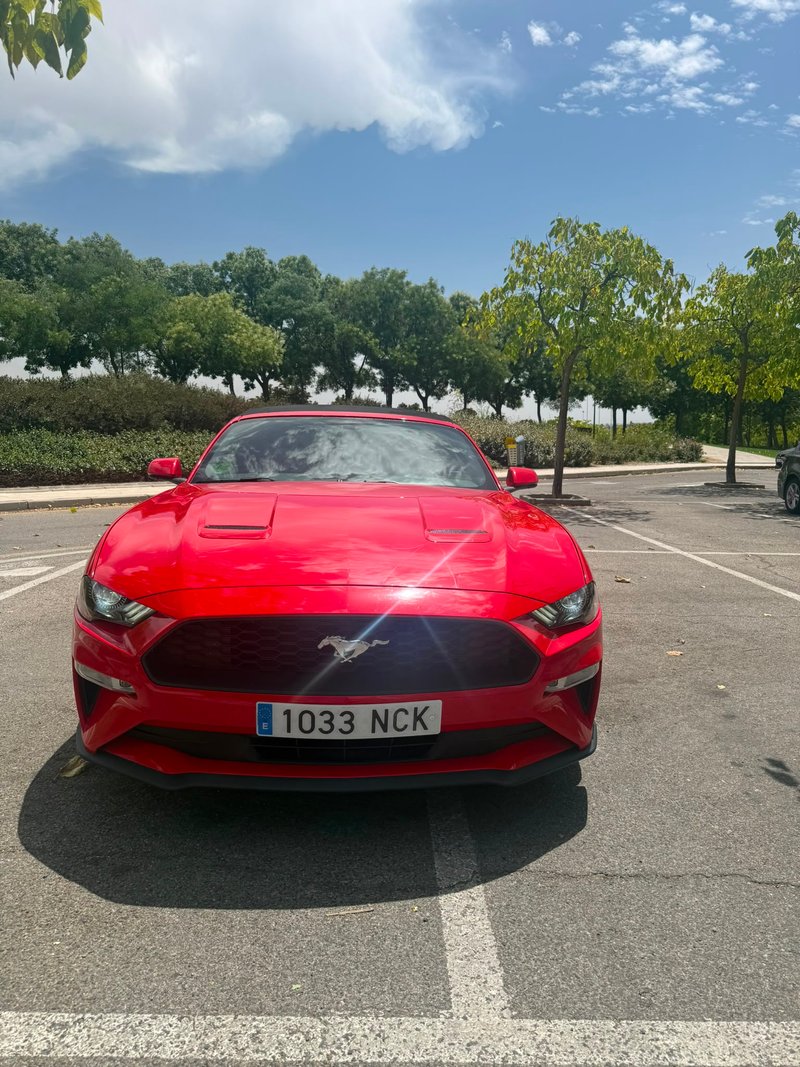 Ford Mustang 2018 - foto 1