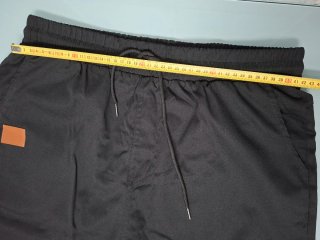 Pantalón corto negro con cordón