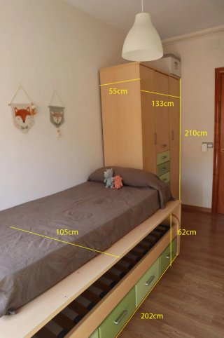 Habitación infantil: Cama y armario