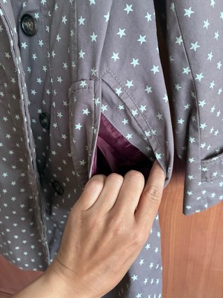 Trench con estrellas