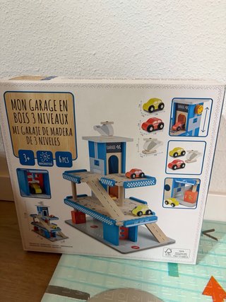 Garaje de madera para niños
