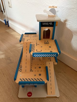 Garaje de madera para niños
