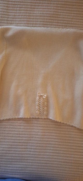 Chaquetita de punto color crema talla 12