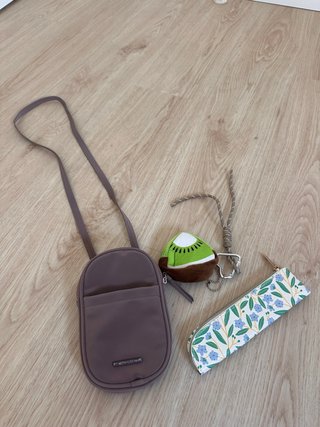 Porta móvil, monedero y estuche