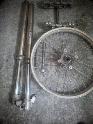 Husqvarna WRE 125cc suspensiones