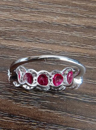 Anillo Oro Blanco 18K (750) Rubíes y Diamantes