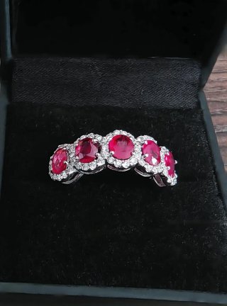 Anillo Oro Blanco 18K (750) Rubíes y Diamantes