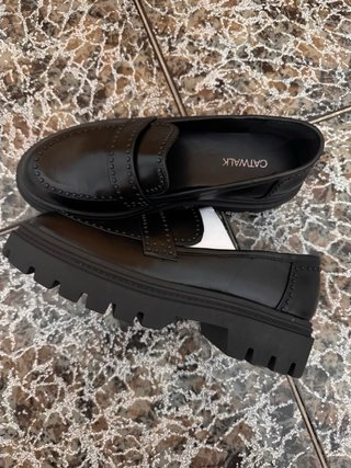 Mocasines negros Catwalk con plataforma