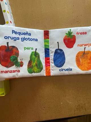 La pequeña oruga glotona. Libro de tela para ab...