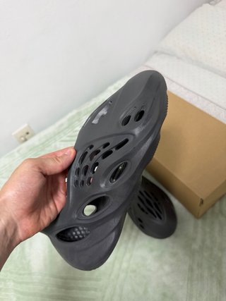 Yeezy Foam Runner Negro T/44,5