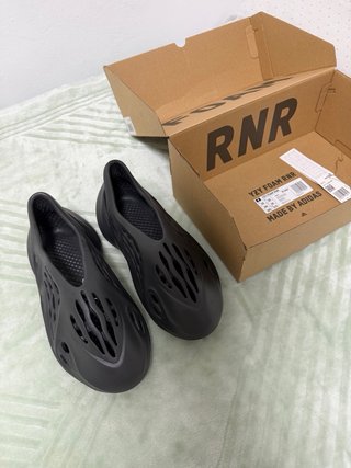 Yeezy Foam Runner Negro T/44,5
