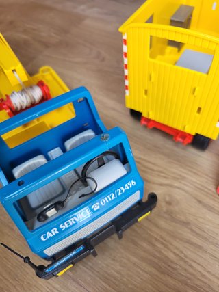 Lote Playmobil: Camión grúa, caseta y remolques