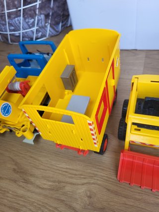 Lote Playmobil: Camión grúa, caseta y remolques