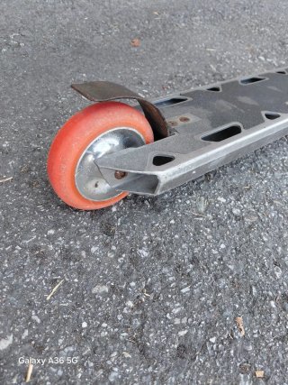 Patinete freestyle gris y naranja