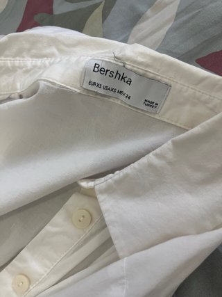 Camisa Bershka blanca botones