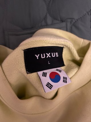 Sudadera YUXUS amarilla Estilo cropped
