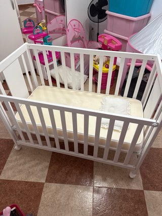 Cuna de bebé blanca para niña medida 60x1,10.