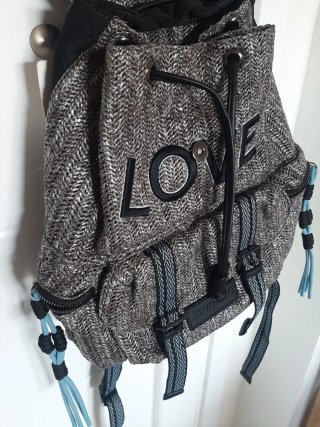 Mochila Desigual LOVE gris y negra