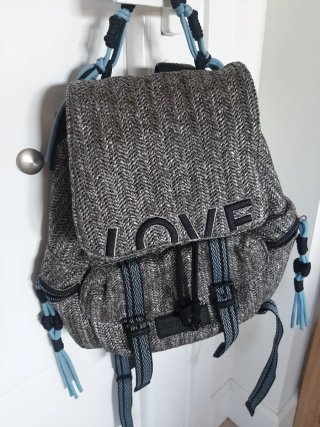 Mochila Desigual LOVE gris y negra